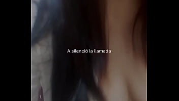 Enseña las tetas en videollamada