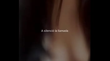Enseña las tetas en videollamada