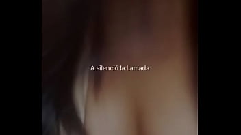 Enseña las tetas en videollamada