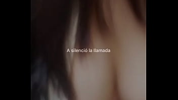 Enseña las tetas en videollamada