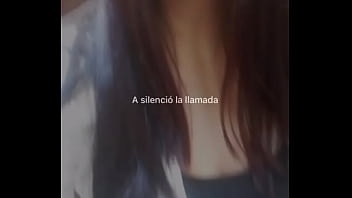 Enseña las tetas en videollamada