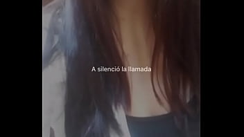 Enseña las tetas en videollamada