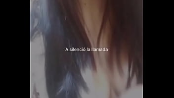 Enseña las tetas en videollamada