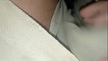 Pantalones orinados con pañal de tela y un dia orgasmico