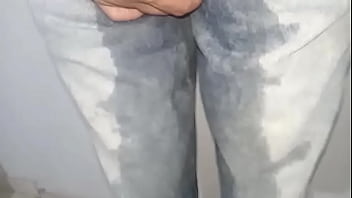 Pantalones orinados con pañal de tela y un dia orgasmico