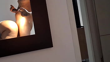 Creo que la camarera nos grabo a escondidas mientras mi amante y yo hacíamos de las nuestras