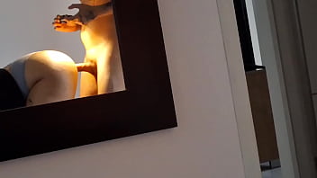 Creo que la camarera nos grabo a escondidas mientras mi amante y yo hacíamos de las nuestras