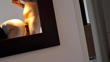 Creo que la camarera nos grabo a escondidas mientras mi amante y yo hacíamos de las nuestras