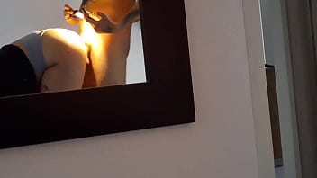 Creo que la camarera nos grabo a escondidas mientras mi amante y yo hacíamos de las nuestras