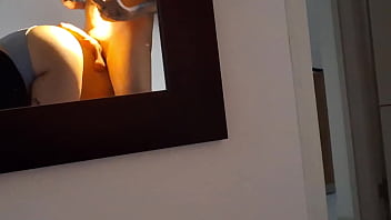 Creo que la camarera nos grabo a escondidas mientras mi amante y yo hacíamos de las nuestras