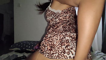 Asian anal slut wants a golden shower