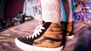 Giantess foot worship