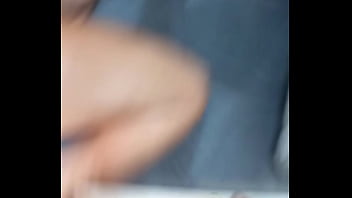 Putinha casada com plug no cuzinho goza muito na piroka do dotado