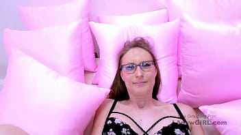 Charming brunette bombshell gets tight pussy cream pied in studio