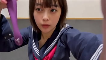 仕事中におまんこがムズムズしちゃって会社のト◯レでリクルートスーツ姿でくちゅくちゅオナニーしちゃう社会人3年目ol。