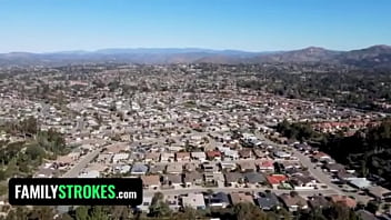 Tio pauzudo fudendo a bucetinha gostosa