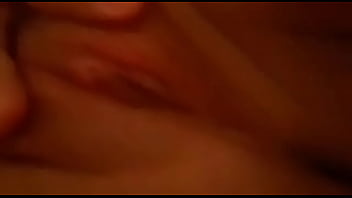 Que rico se mete el dedo