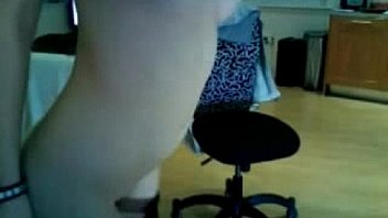 Slutty blonde toying pussy and squirt on web