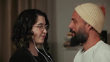 Garota com dupla personalidade confunde tudo Garota com dupla personalidade confunde tudo