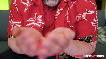 Pegas productions coco ivy mange les bonbons de rick