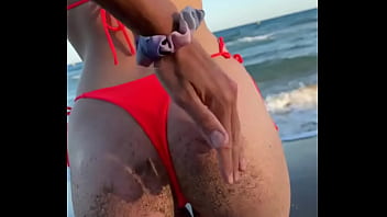 Me ayudas a quitarme la arena