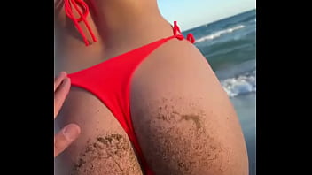 Me ayudas a quitarme la arena