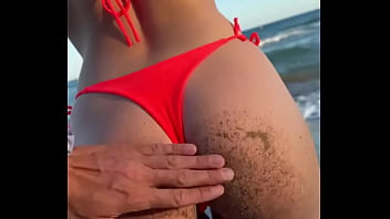 Me ayudas a quitarme la arena