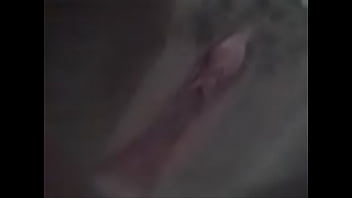 Se masturbando e gozando gostoso