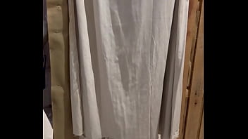 Foi experimentar biquíni e deu pro dono da loja