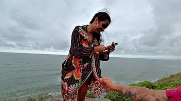 Aventura na lukas enfiou o pau na buceta da safada magrinha até o fim