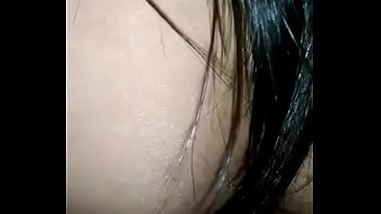 Angela coje con desconosido en la fiesta