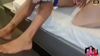 Casada vai ao futebol se interessa pelo pauzudo comedor e faz o marido gravar ela dando para outro completo no red