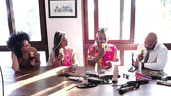 Eram conhecidos como pessoas que curtiam o meio liberal mas depois entraram no pornô e as primeiras chamadas casal black rj sheer red