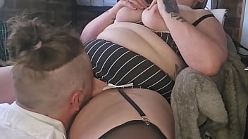 Revealme curvy babe spreads legs for hot pussy eating orgasm