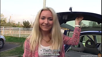 Lesbianpickups lucie1