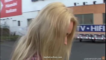 Lesbianpickups lucie1