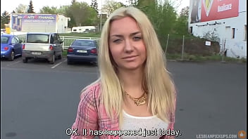 Lesbianpickups lucie1