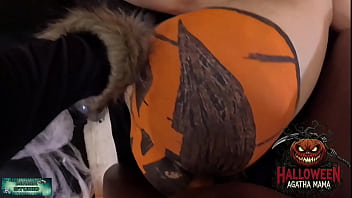 Mama studio em um bbc fodendo um jack o'lantern de halloween de uma milf brasileira grátis