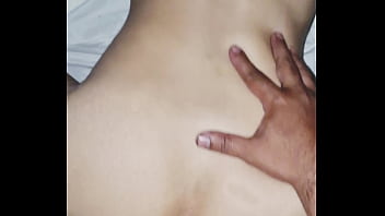 Quedo en la casa de mi amiga y su madre por la noche