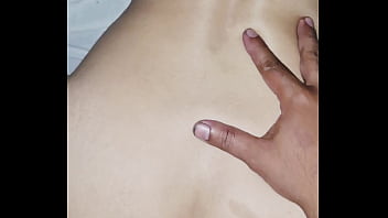 Quedo en la casa de mi amiga y su madre por la noche