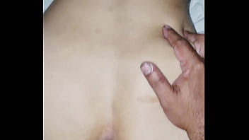 Quedo en la casa de mi amiga y su madre por la noche