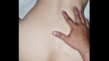 Quedo en la casa de mi amiga y su madre por la noche