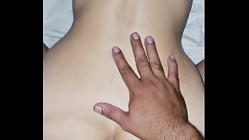 Quedo en la casa de mi amiga y su madre por la noche