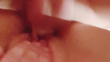 Ass brunette giclé explosive