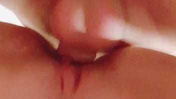 Ass brunette giclé explosive