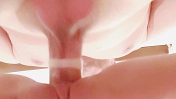 Ass brunette giclé explosive