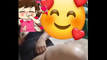 Una linda morena desestresandose