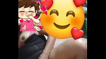 Una linda morena desestresandose