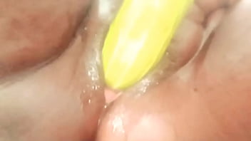 गांव कि हाउसवाइफ अपने पति से छुप के बाथरूम में चूदाई किया