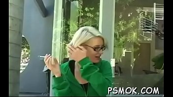 Busty floozy can't live without balloons